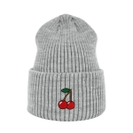 Haftowana czapka beanie - WIŚNIE