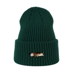 Haftowana czapka beanie - ŚPIĄCY BASSET