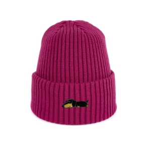 Haftowana dziecięca czapka beanie - ŚPIĄCY CZARNY JAMNIK