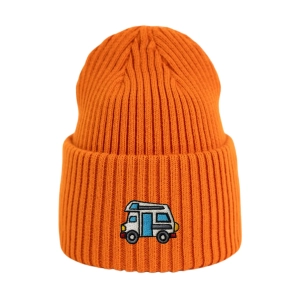Haftowana czapka beanie - KAMPER